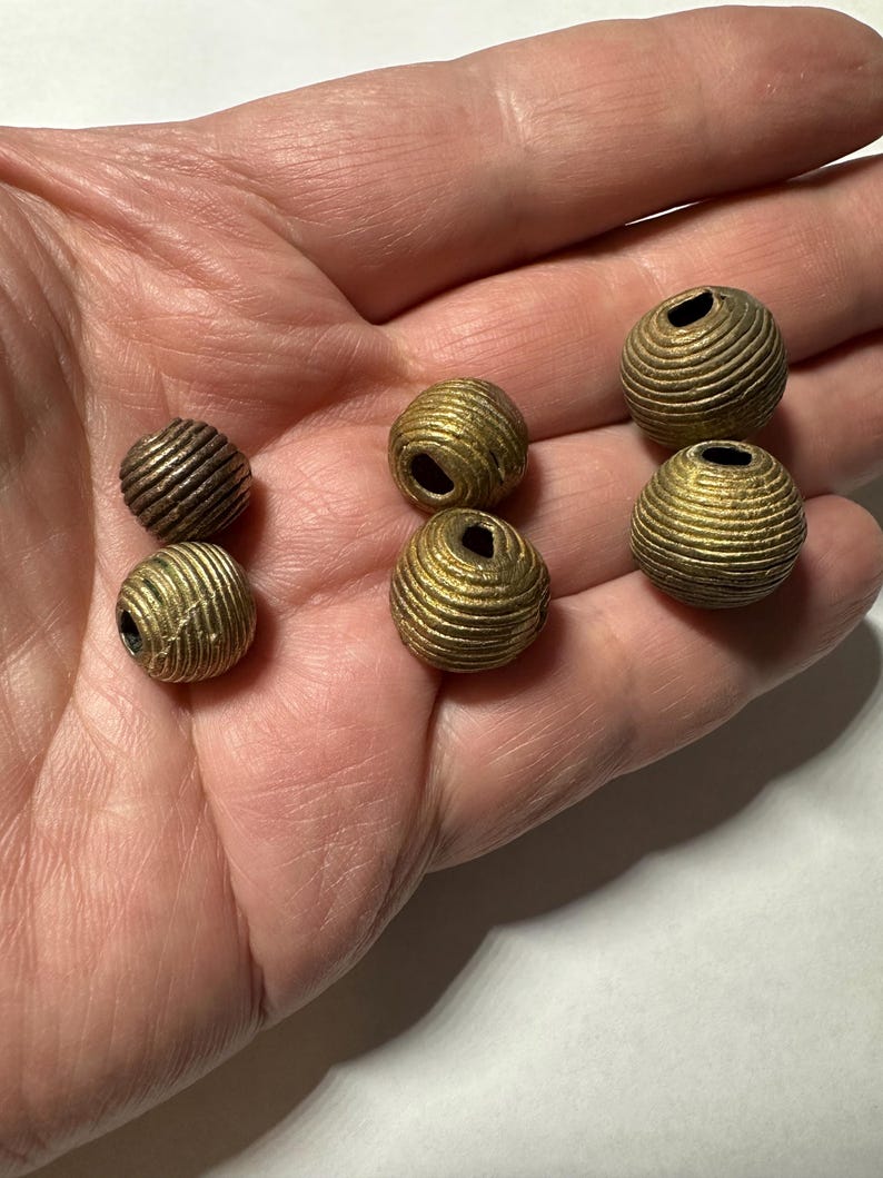 Handgemaakte Afrikaanse messing ronde kralen: Ashanti-stamsieraden afbeelding 1