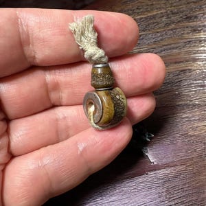 Handcrafted Nepal Tibetan Yak Bone Guru Bead Pendant – Traditional Buddhist Mala Accessory