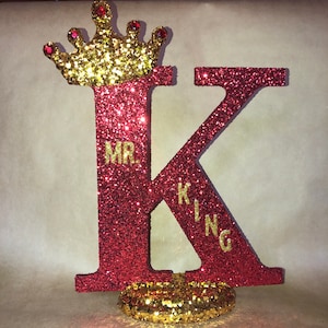 Letras brillantes con corona. Decoración temática real para decoración de fiestas, accesorios fotográficos, baby showers, números de mesa, princesa y príncipe.