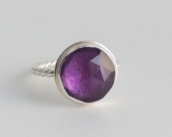 Bague en améthyste taille 7,5, forme libre, pierre précieuse taillée en rose violette