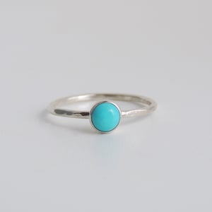 5 mm turquoise sterlingzilveren stapelring bezel set steen