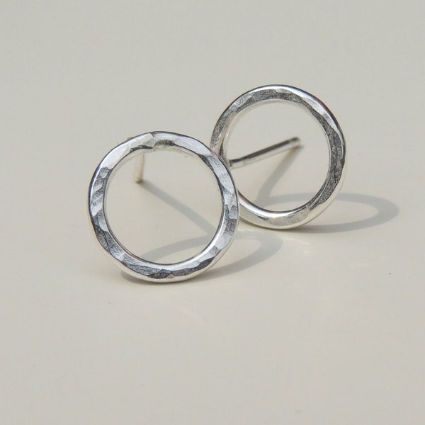 Silver Open Circle Post Earrings Hammered Sterling Silver Small Stud Earrings Minimalist Jewellery Eternity Circle Silver Studs