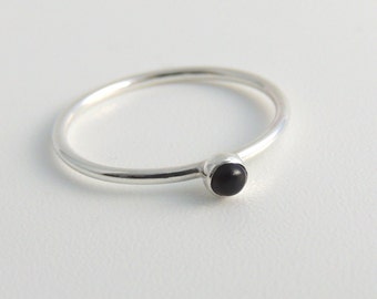 Bague en argent sterling avec onyx noir 3 mm, petite pierre