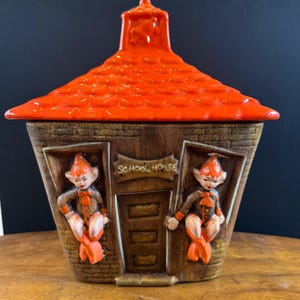 Barattolo per biscotti vintage anni '70 Gilner Pixie Elf School House Cottage Arancione Marrone