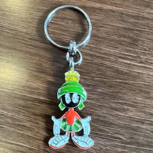 VTG Marvin The Martian-sleutelhangerbeeldje met groen geëmailleerde helm en rode outfit