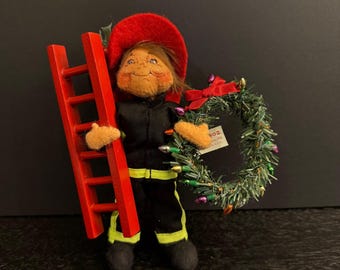 Annalee Doll Fireman Ladder & Wreath Vintage 2002 Christmas Decor 7 In Handmade USA