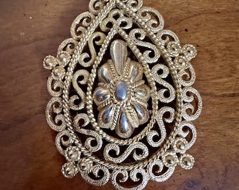 1970s Trifari Large Gold-Tone Teardrop Pendant Necklace With Filigree Scroll Design
