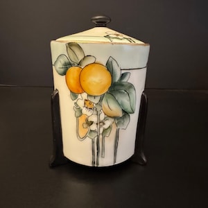 Puede incluir: Un letrero de madera rústico con el texto "Welcome to our home" en letras blancas. El letrero presenta un acabado envejecido, ideal para la decoración de la entrada.