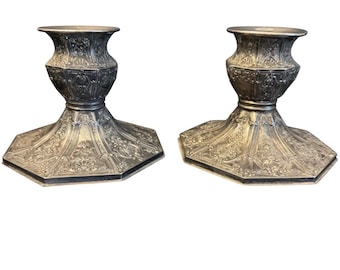 Paar antieke Barbour verzilverde kandelaars sierlijke bloemengravure