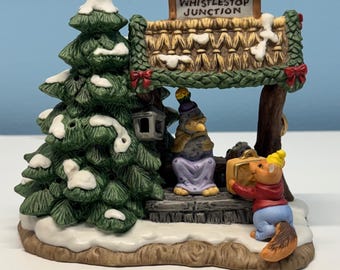 Fitz & Floyd Whistlestop Junction Christmas Figurine Squirrel and Bird Scene Snowy