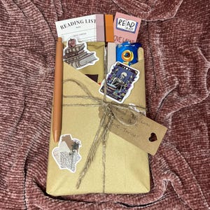 Thriller Book, Blind Date with a Book, Mystery Surprise, BookTok, Book Treats, Fantasy, Romance, Secret Santa, Christmas Gift, Bookish Gift