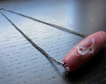 Tumbled maroon agate necklace