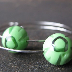 Green glass bead hoop earrings image 1