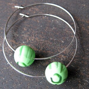 Green glass bead hoop earrings image 3