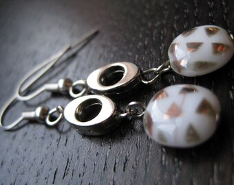 Polka-dot glass and oval earrings