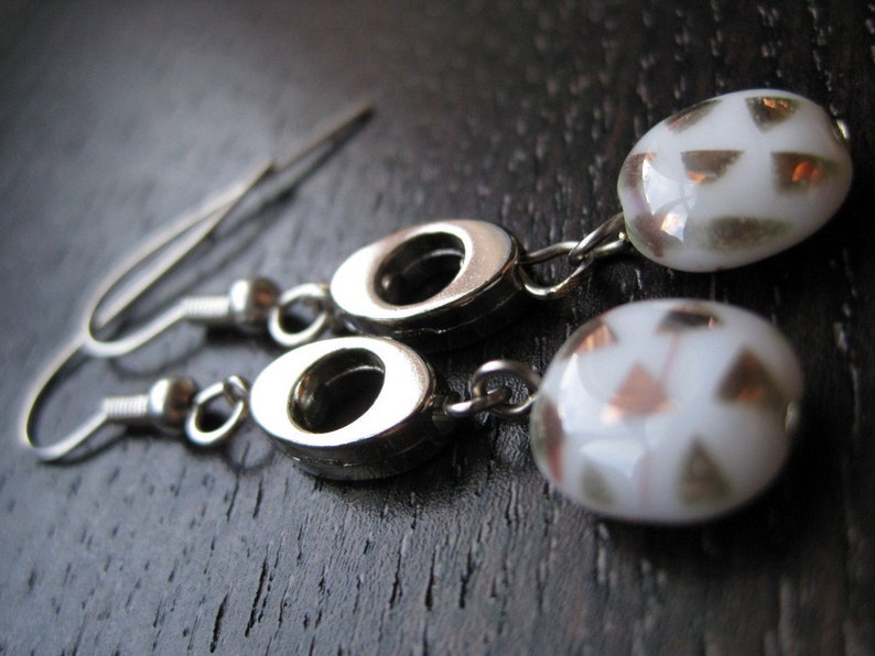 Polka-dot glass and oval earrings image 1