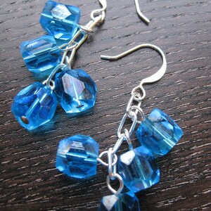 Modern vintage upcycled faceted blue earrings image 2