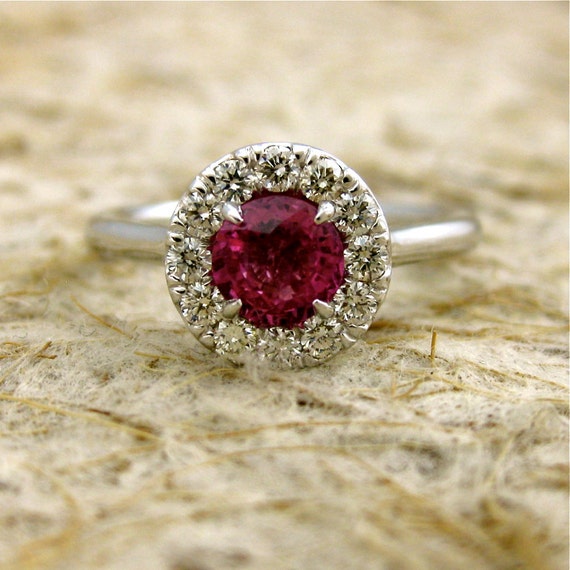 Items similar to Classic Elegant Pink Sapphire & Diamond Engagement ...