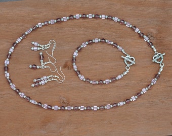 Conjunto de colar, pulseira e brincos de cristal roxo e rosa e contas de prata