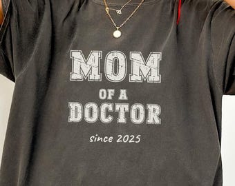 Custom Proudful Mom of a Doctor T-shirt, Proud Dad, Proud Family of Graduate, Proud 2025 Graduate Shirt, Unique Gift, Gift For Mom