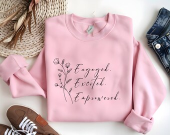 Wildblumen Braut Sweatshirt Verlobte persönliches Engagement T-Shirt Benutzerdefinierte Verlobung Bachelorette Brautdusche Geschenk für Sie oder Jungvermählten