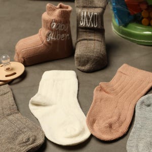 Calcetines personalizados para bebé, calcetines bordados con nombre, calcetines estampados con nombre, ropa para bebé, calcetines de regalo.