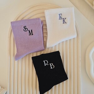 Meias personalizadas para eventos iniciais, meias de Natal personalizadas, roupas com letras, meias coloridas bordadas com letras, meias com nomes para presente