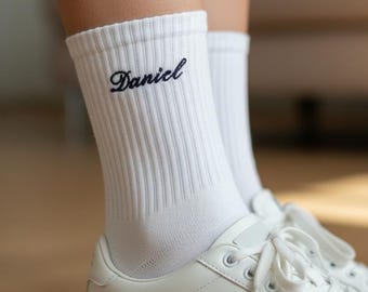 Geborduurde kostuumnaam kleurrijke sokken, persoonlijke kleding, naamsokken voor geliefden, sokken voor naamgebeurtenis, naamsokken cadeaus, kerstsokken