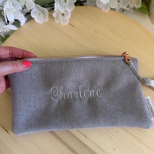 Trousse entièrement personnalisable. Conçu et cousu à la main dans mon petit atelier, fait à la demande selon vos envies !