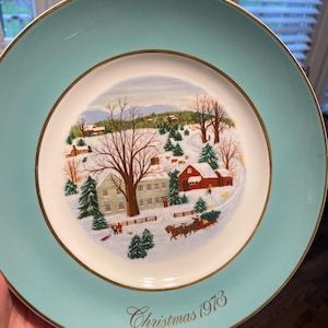 Avon Christmas Plate 1973 &quot;Christmas on the Farm&quot; 1st Edition with Box by Enoch Wedgewood Turnstall, England, 9 inch diameter
