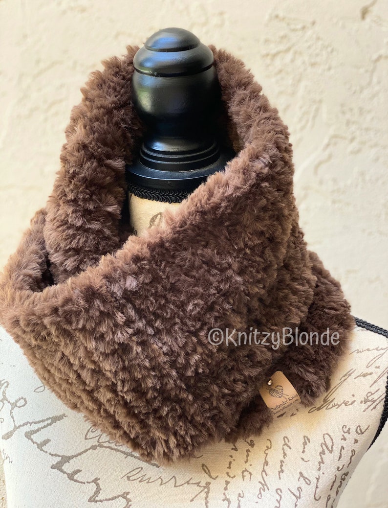 Outlander Claire Cowl Faux Fur, Hand Knit Made to Order, 4 Different Colors image 5