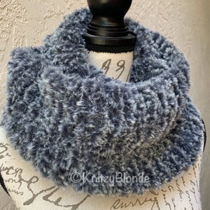 Outlander Claire Cowl Faux Fur, Hand Knit Made to Order, 4 Different Colors image 2