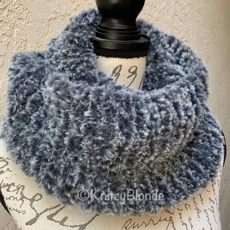 Outlander Claire Cowl Faux Fur, Hand Knit Made to Order, 4 Different Colors image 2