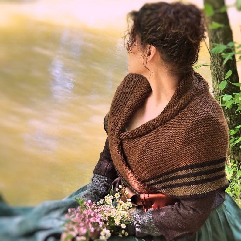 Claire's Carolina Shawl, PDF Knitting Pattern, Striped Triangle Shawl, Outlander S4 Drums of Autumn Claire Fraser Frasers Ridge image 4
