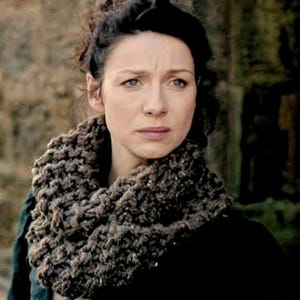 Claire&#39;s Cowl Outlander, PDF Strickmuster, 2 Muster, Chunky Knit Infinity Schal mit Kapuze