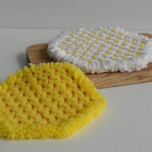 Vintage Set Of 2 Yellow and White Handmade Daisy Loom Hexagon Trivets