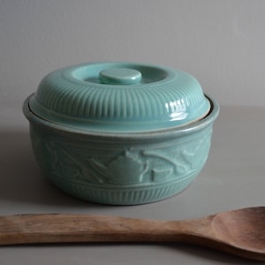 Gorgeous Vintage USA Pottery California Pottery McCoy Casserole With Lid Baking Crock Covered Casserole Green Glaze Tea Pot Spoon Design