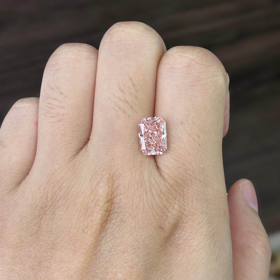 ファンシーインテンスピンクラボグロウンダイヤモンド：長方形CVD VS1