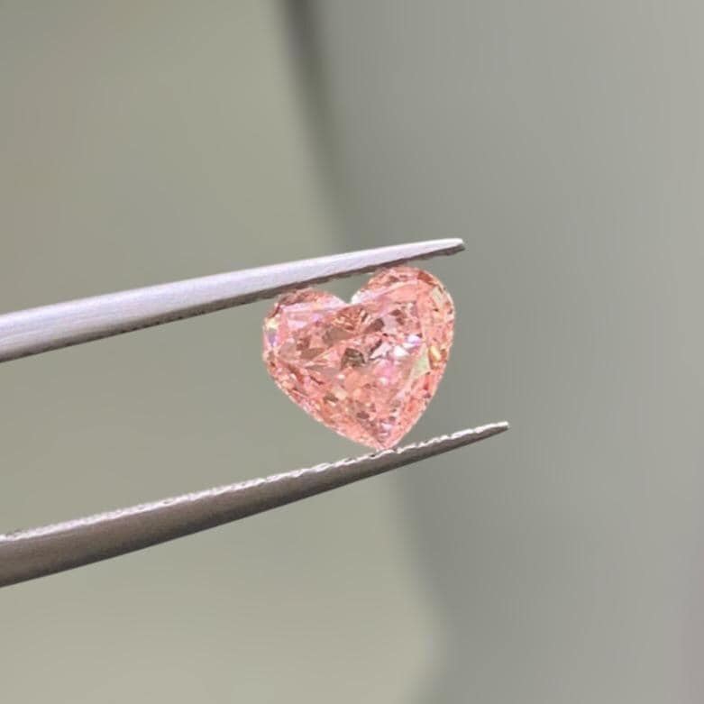 IGI認定ファンシーインテンスピンクラボグロウンダイヤモンド：ハート