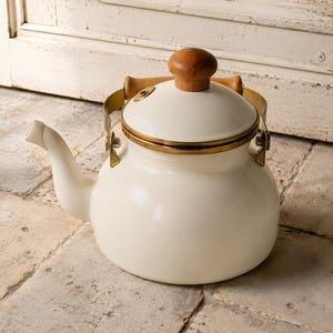 Stovetop Enamel Tea pot - Stovetop Tea Kettle with Natural Wooden Handle - Water Kettle - Housewarming Gift - Farmhouse Kitchen Decor
