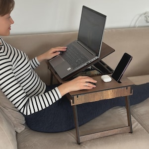 Hopfällbart laptopstativ, justerbart träbord för laptop, sängbricka för laptop, laptopstativ i trä, present till student och distansarbetare