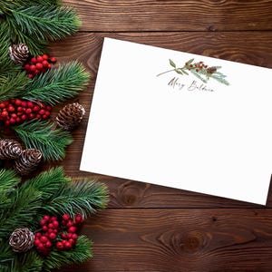 Ensemble de 10 articles de papeterie de Noël personnalisés | Branches de pin aquarelles, baies et pomme de pin | Cartes de correspondance personnalisées pour les fêtes