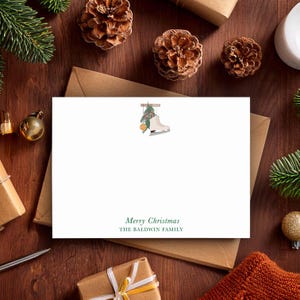 Gepersonaliseerde vakantiebriefpapier set van 10 | Aangepaste kerstkaarten schaatsen en groen
