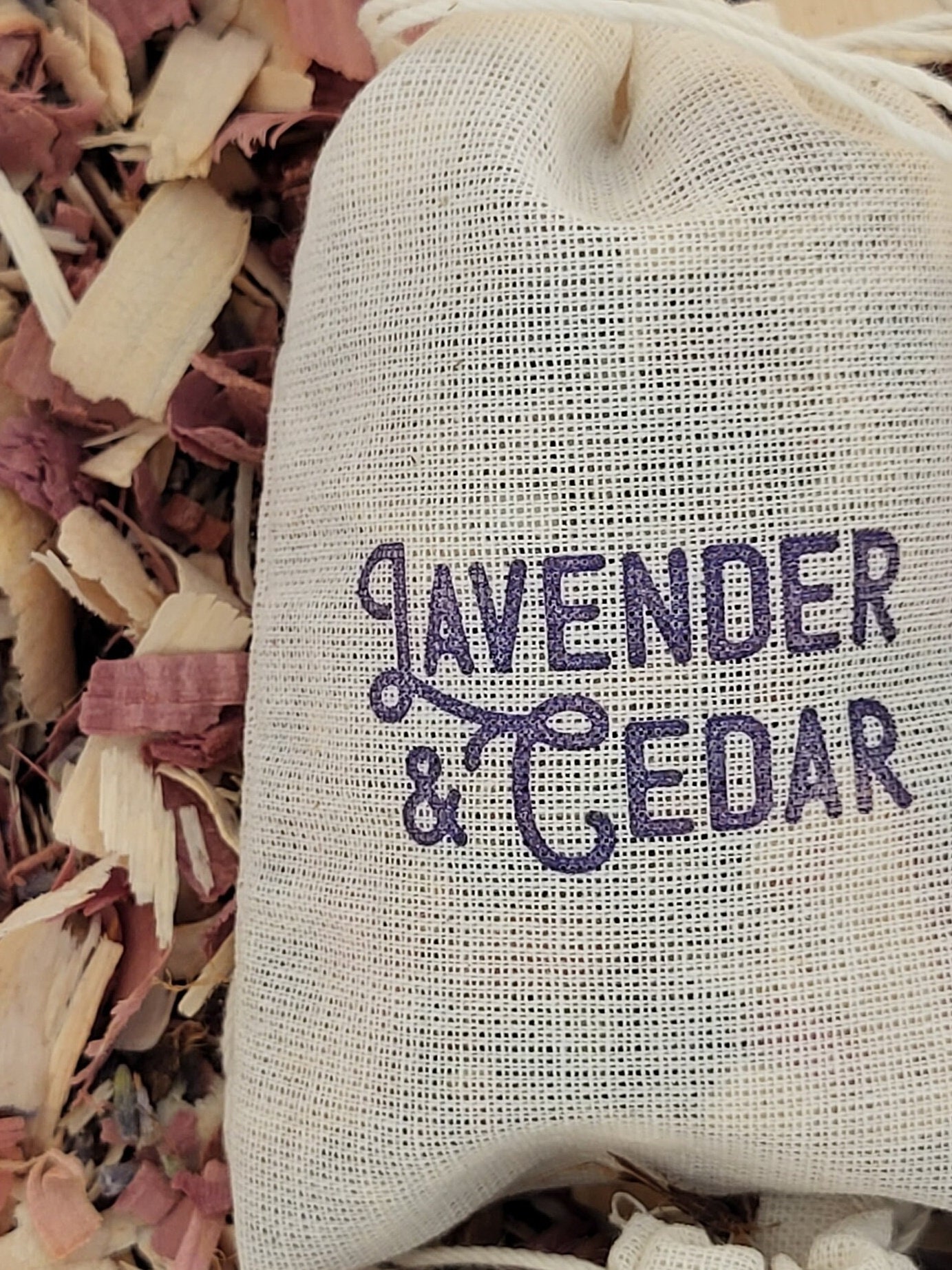 10 Cedar and 10 Lavender Sachet Bags, Fully Stuffed Sachets, Perfect for  Closets, Drawers, Cars, Gym Bags