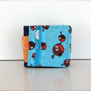 monedero-niños- diseño de petirrojo rojo - cartera de tela con estampado de pájaro robin rojo - regalos por debajo de 25, media de relleno-cremallera sección de monedas