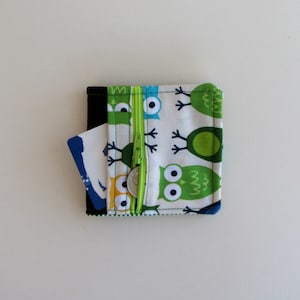 Diseño de búho cartera de los niños - cartera de tela con impresión de búho - regalos por debajo de 25, relleno de medias - sección de monedas con cremallera - billfold