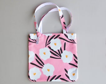 Knotted Handle Canvas Tote - White on Pink Floral