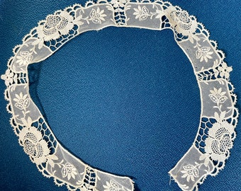 Vintage Women's Lace Flower Collar as is