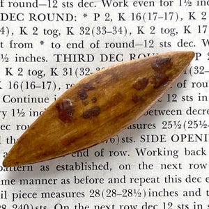 Vintage Wood Tatting Shuttle
