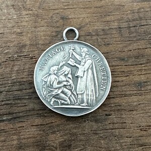 Medalla de matrimonio francesa antigua de plata maciza pequeña vendida individualmente